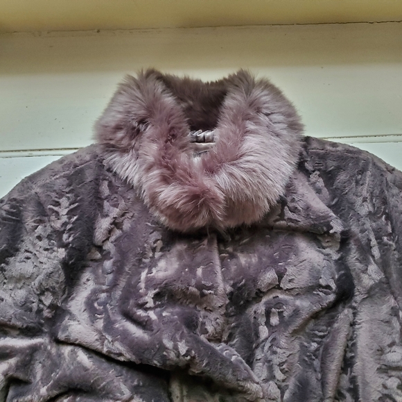 Dennis Basso Faux Fur jacket warm gray belted - Picture 2 of 5